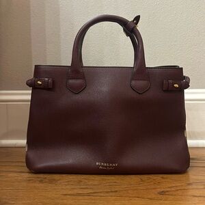Authentic Burberry purse. Used but in excellent condition. Leather. Rose